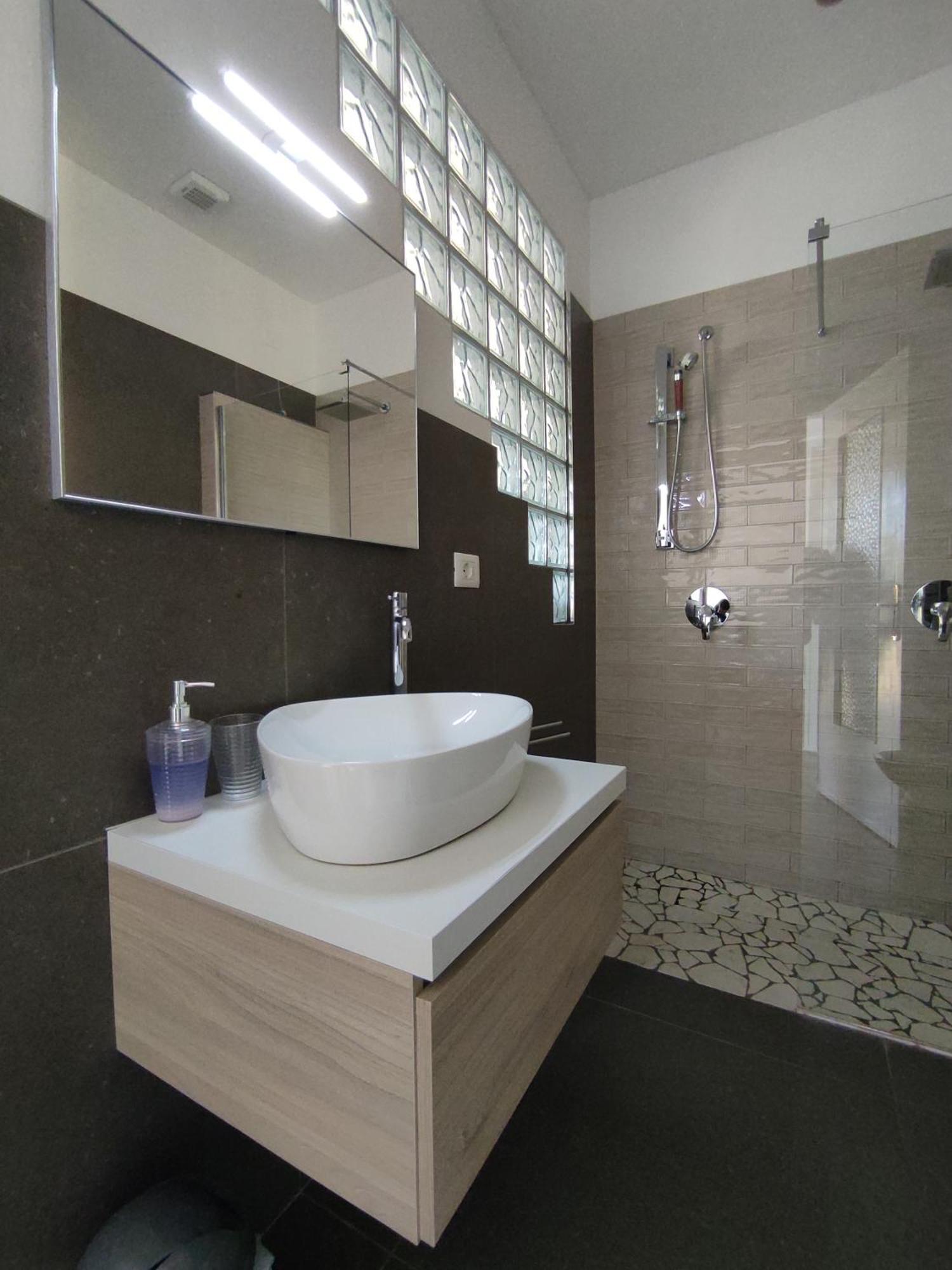 Casa Bonatti Hotell Peschiera del Garda Rum bild
