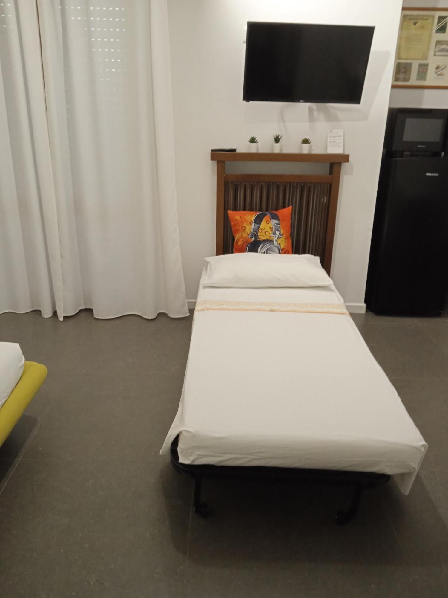 Casa Bonatti Hotell Peschiera del Garda Rum bild